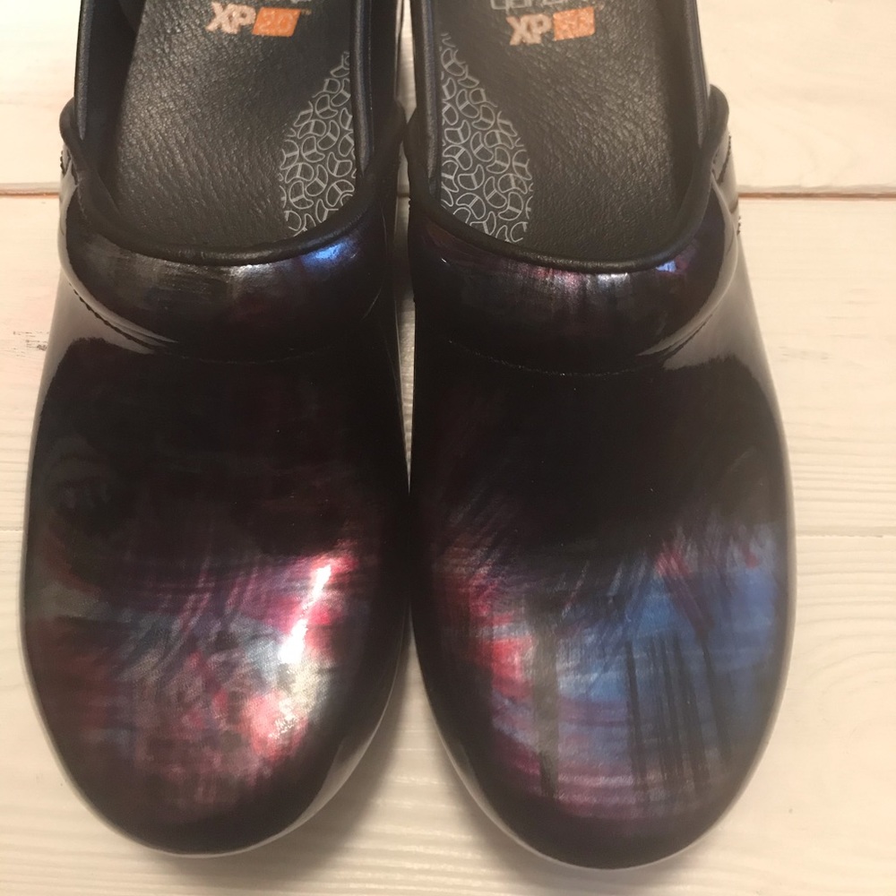 B624 Dansko XP 2.0 Sweep Patent Clogs Size 37